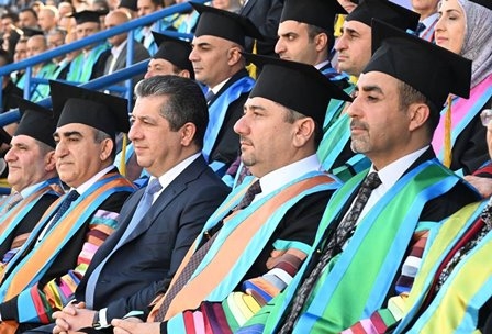 بحضور رئيس حكومة كوردستان.. جامعة دهوك تحتفل بتخرّج الدفعة الـ 28 لطلابها