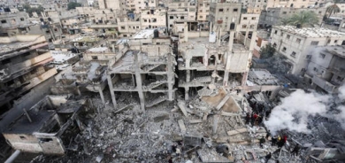 القتال بين إسرائيل وحماس يهز غزة وأمريكا تطالب بحماية المدنيين