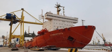 روسيا: إخماد حريق نشب في سفينة شحن تعمل بالطاقة النووية