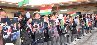 مدارس اقليم كوردستان تقف دقيقة صمت حدادا على أرواح ضحايا القصف الإيراني