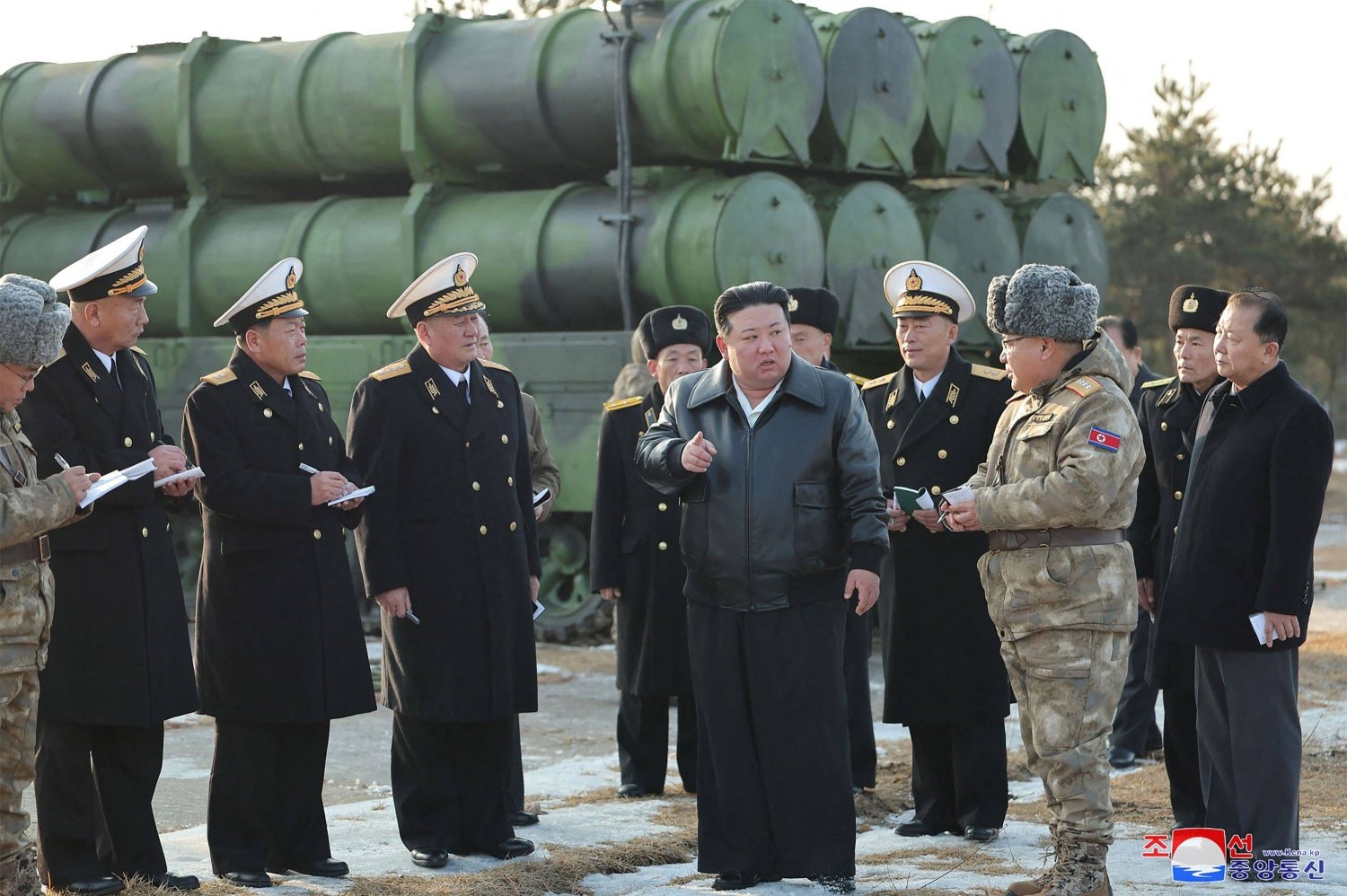 زعيم كوريا الشمالية يشرف على إطلاق صاروخ «سطح ـ بحر» جديد