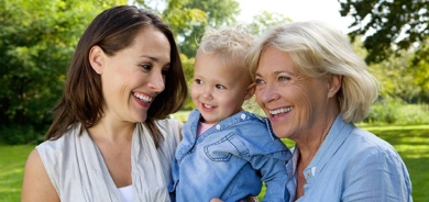 دراسة: عُمر الأجداد وحالتهم الصحية يؤثران على الصحة العقلية للأم