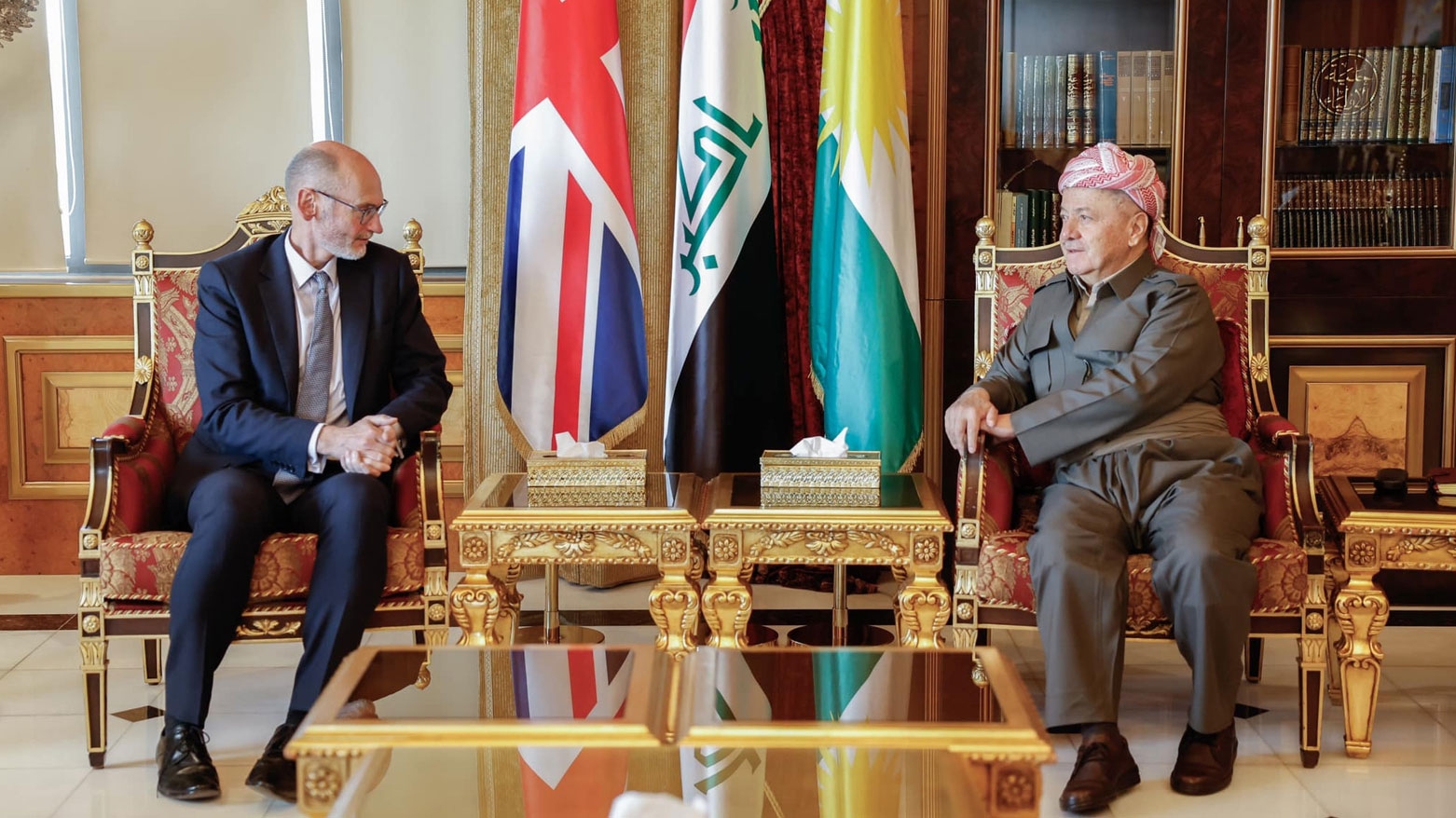 الرئيس بارزاني يلتقي سفير بريطانيا لدى العراق