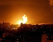 Israîl hejmareke bingehên serbazî li Sûriyeyê bombebaran dike û 36 kesan dikuje