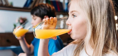 دراسة: شرب الأطفال المياه الغازية يسبب زيادة الوزن في العشرينات