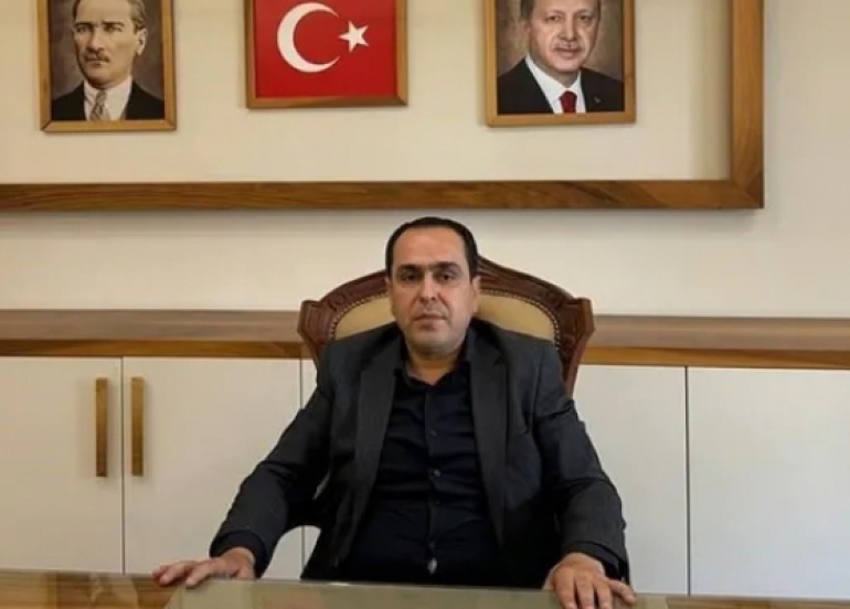 بسبب تدخلات PKK.. رئيس بلدية عن DEM يستقيل من حزبه