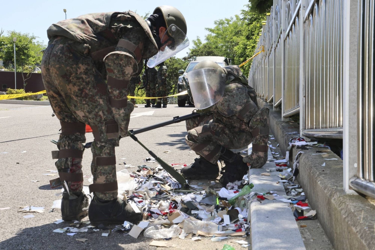 سيول ترصد العشرات من «بالونات القمامة» أطلقتها كوريا الشمالية