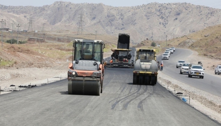 وزير الإعمار: تنفيذ 240 مشروع طرق بكلفة 900 مليار دينار في عهد الكابينة التاسعة