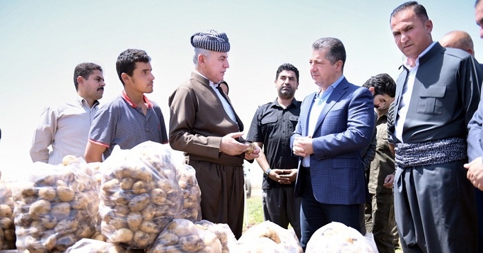 KRG Prime Minister Visits Potato Fields in Bardarash to Meet with Farmers