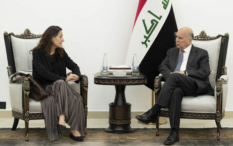 وزير الخارجية العراقي يبحث مع فريق أممي أدلة تعزيز المساءلة عن جرائم داعش