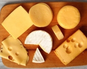 دراسة: تناول الجبن قد يساعدك على العيش لحياة أطول