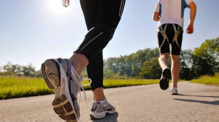 دراسة: المشي يساعد في منع تكرر الإصابة بألم الظهر
