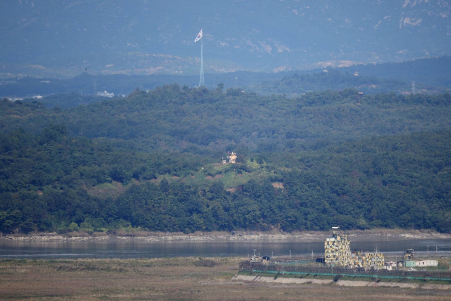 كوريا الجنوبية تستأنف مناورات بالمدفعية قرب حدودها الشمالية