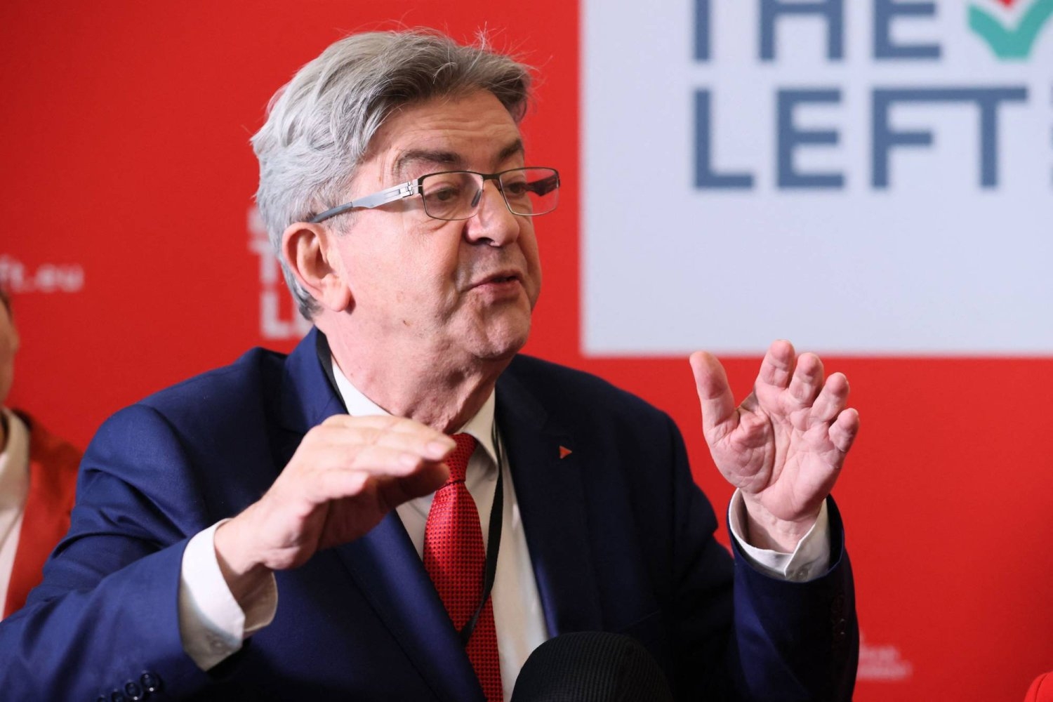 ​فرنسا تدور في فراغ سياسي وماكرون يبحث عن أكثرية «متعددة» لتشكيل الحكومة
