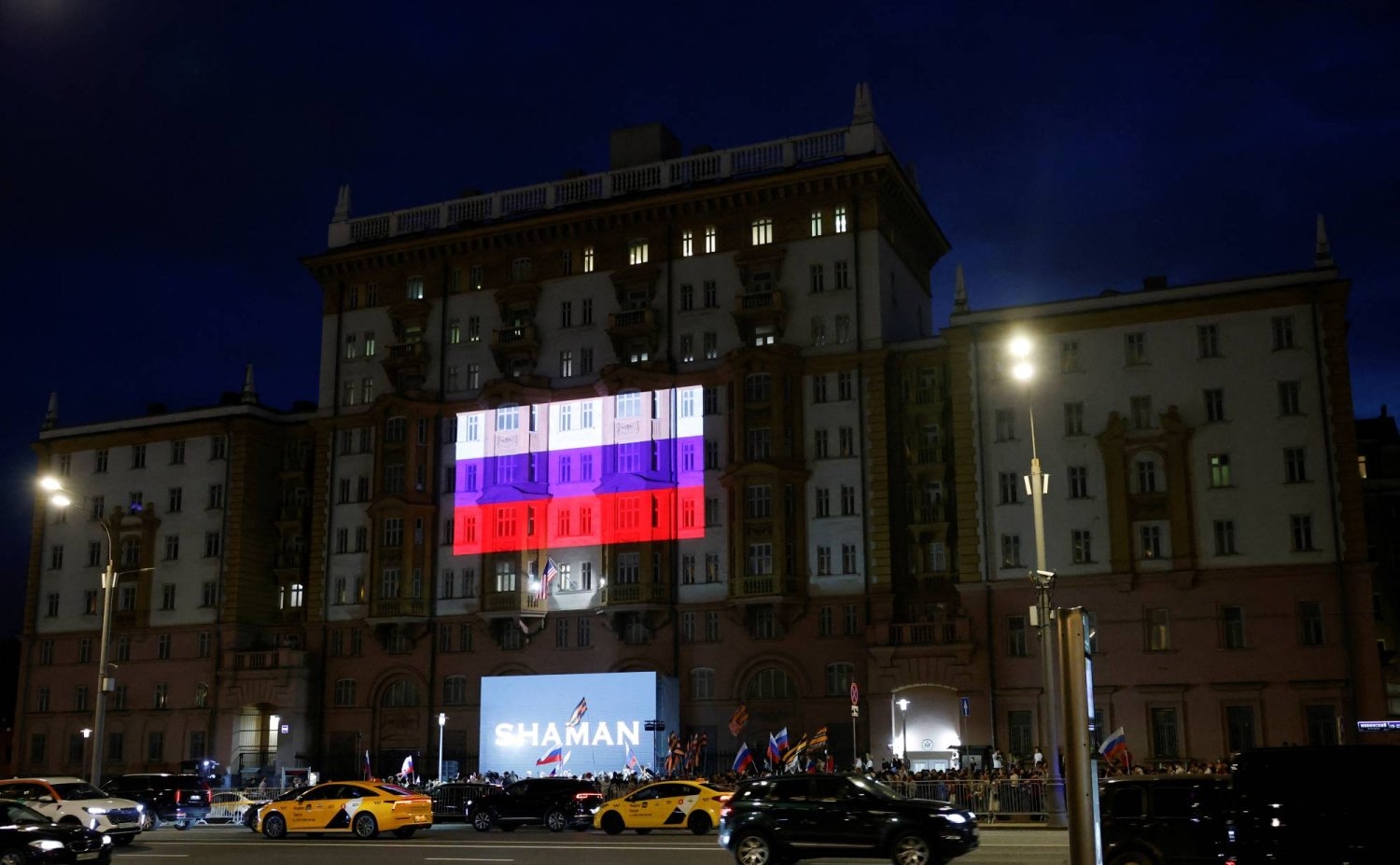 بعد حجب «يوتيوب» لقنوات روسية... مظاهرة أمام السفارة الأميركية في موسكو