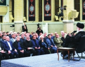 خامنئي يوصي البرلمان الإيراني بالمصادقة على حكومة بزشكيان