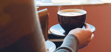 تحذير من تناول القهوة في «الوقت الخطأ» من اليوم