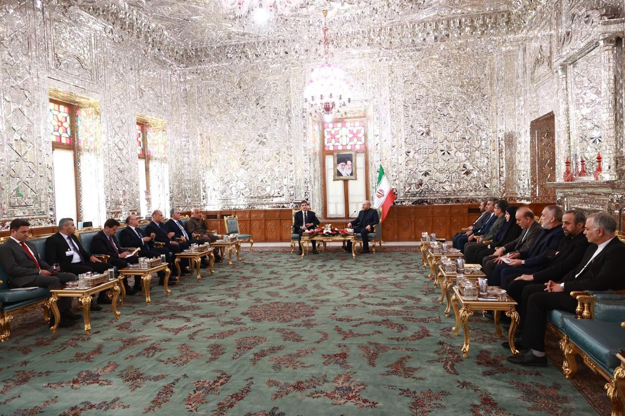 نيجيرفان بارزاني يجتمع مع رئيس البرلمان الايراني في طهران
