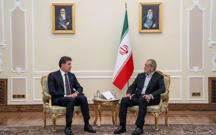 طهران... الرئيس الأيراني يستقبل رئيس اقليم كوردستان