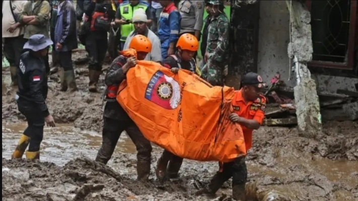 Li Endonezyayê ji ber pêkhatina lehî û hezazê 27 kes mirin