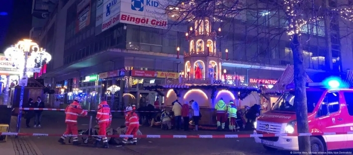 Li Almanyayê otomobîlekî da nav bazarekî Noelê û gelek kes mirin û hejmarek kes  jî birîndar bûn