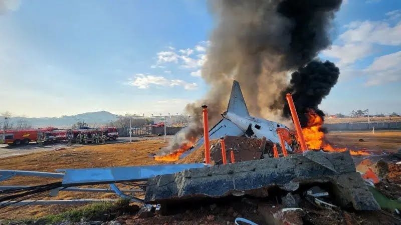 بەهۆی کەوتنەخوارەوەی فڕۆکەیەک لە کۆریای باشوور 151 کەس گیانیان لەدەستدا