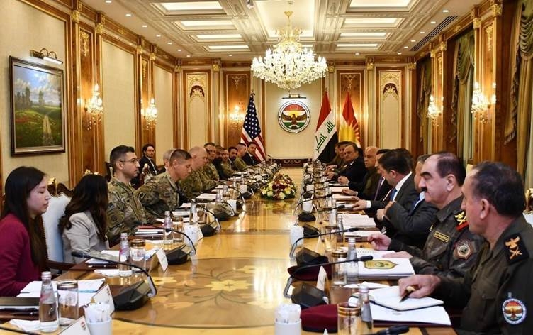 Serokatiya Herêma Kurdistanê li ser reforma Pêşmergeyan bi şandeyeke Amerîkayê re civiya