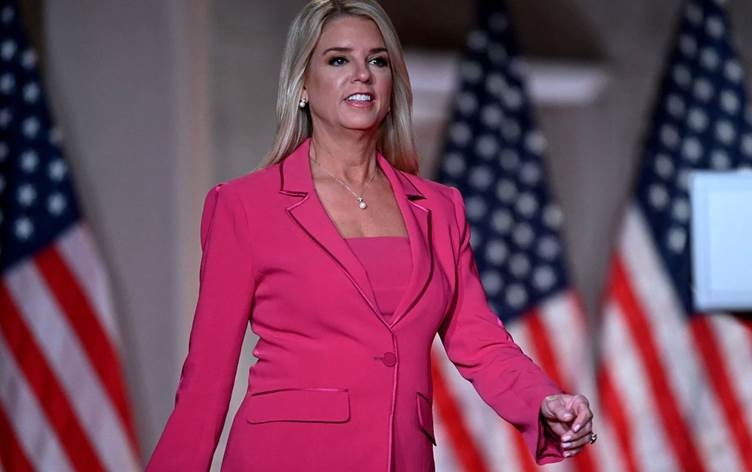 Senatoya Amerîkayê qebûl kir ku Pam Bondi bibe Wezîra Dadê