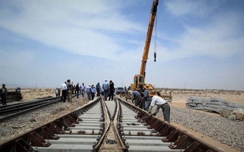 روحاني يكشف الهدف من مشروع سكة الحديد مع العراق : سيربط إيران بسوريا والمتوسط