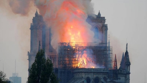 مسؤول فرنسي: لا أنباء عن إصابات جراء حريق نوتردام