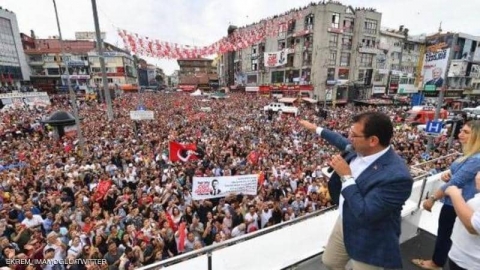 مرشح المعارضة في إسطنبول يتعهد بوقف تبذير حزب أردوغان