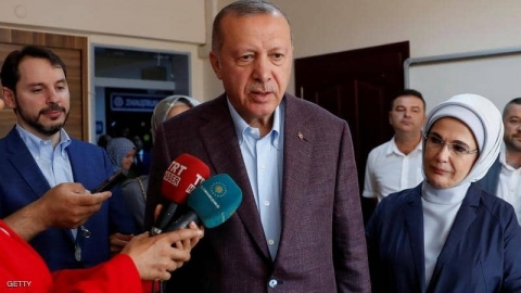 أردوغان يقر بالهزيمة ويهنئ إمام أوغلو