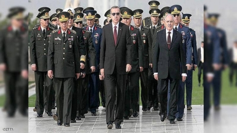 ماذا يحدث بين أردوغان وقادة جيشه؟