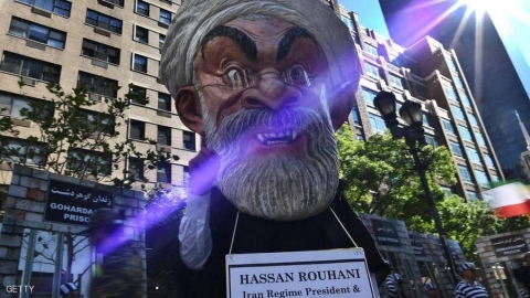 روحاني يصعّد ويهدد ماكرون بتخلي إيران عن التزاماتها النووية