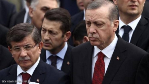 حزب أردوغان يعتزم طرد داود أوغلو من صفوفه