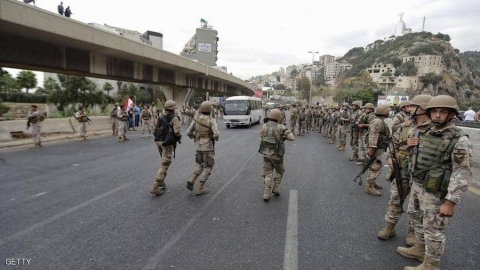احتجاجات لبنان.. الجيش يفتح بعض الطرق في 