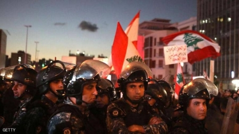 لبنان.. مصادمات بين محتجين والحرس الشخصي لبرلماني في طرابلس