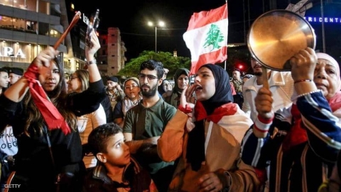 احتجاجا على أداء الطبقة السياسية..متظاهرو لبنان يقطعون طريقا