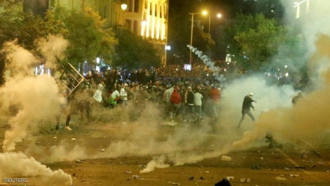  ليلة غضب واشتباكات وسط بيروت.. جرحى وحرق خيام