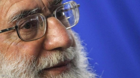 الزعيم الإيراني المعارض مهدي كروبي يطالب خامنئي بالتنحي