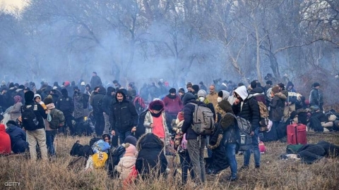 اليونان تمنع آلاف المهاجرين من عبور حدودها من تركيا