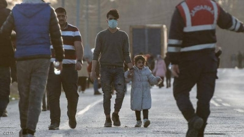 روسيا: تركيا تحاول دفع 130 ألف لاجئ من سوريا إلى اليونان