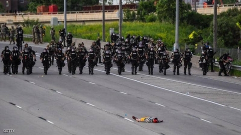 سلاح الشرطة الأميركية ضد المتظاهرين.. ما هي القنابل الصوتية؟