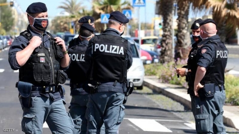 إيطاليا.. إغلاق مركز شرطة واعتقال 