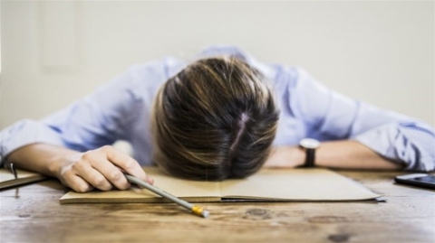 أبرزها الاكتئاب.. 5 أسباب للشعور بالتعب طوال الوقت