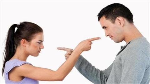 راتب الزوجة قد يسبب أزمة للزوج