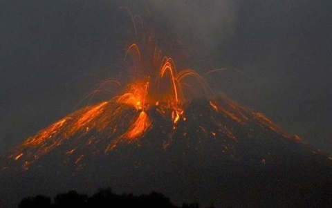 ثوران بركان في نيوزيلندا ورئيسة الوزراء تدعو للحذر