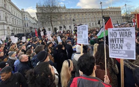 مظاهرة في لندن ترفض إشعال حرب مع إيران