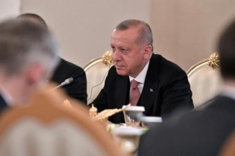 إردوغان يهاجم ماكرون من جديد بشأن 