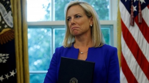 وزيرة الأمن الداخلي الأمريكية تستقيل من منصبها دون إبداء أسباب